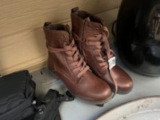 PAIR OF LADIES BROWN LACE UP STYLE ZIP BOOTS - SIZE 6.5 (NEW)