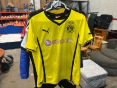 YELLOW PUMA FOOTBALL TOP ( UK 32/34 )