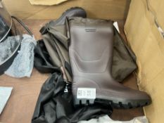 PAIR OF BROWN WADERS - SIZE 6 (NEW)