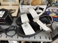 PAIR OF WHITE PLATFORM SANDALS - UK 6