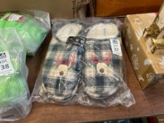 PAIR OF KUAILU CHECKED REINDEER SLIPPERS - UK 9 (NEW)