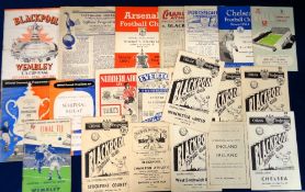 Football programmes, Blackpool FC, 1950-51, a collection of 17 home & away programmes, homes (9) v