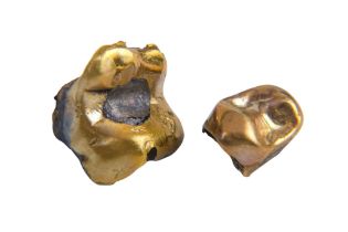 Two items of dental gold - 6.6g.