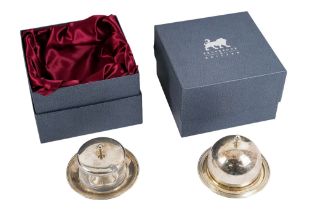 A silver preserve dish and cover - Birmingham 2000, fitted with a clear glass container, 148g,