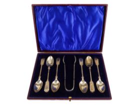 A boxed set of six silver tea spoons - Sheffield 1904, fiddle back with floral engraving, and