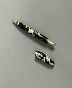 SHEAFFER’S – Rare Stylo double mine de plomb et plume en résine façon écaille de tortue, marbrée et 