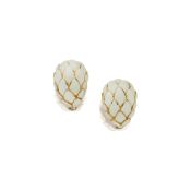 ROBERTO LEGNAZZI. ITALIE. RARE PAIRE DE BOUCLES D’OREILLES CLIP en or 18k et email. Hauteur: 3 cm – 