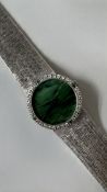 PIAGET. Vers 1970. Montre bracelet pour femme en or blanc 18k (750), lunette sertie de 32 diamants t
