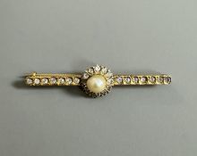 TRAVAIL DU XIXème SIECLE - BROCHE barrette en or jaune 18k (750 millièmes) ornée sur la partie centr