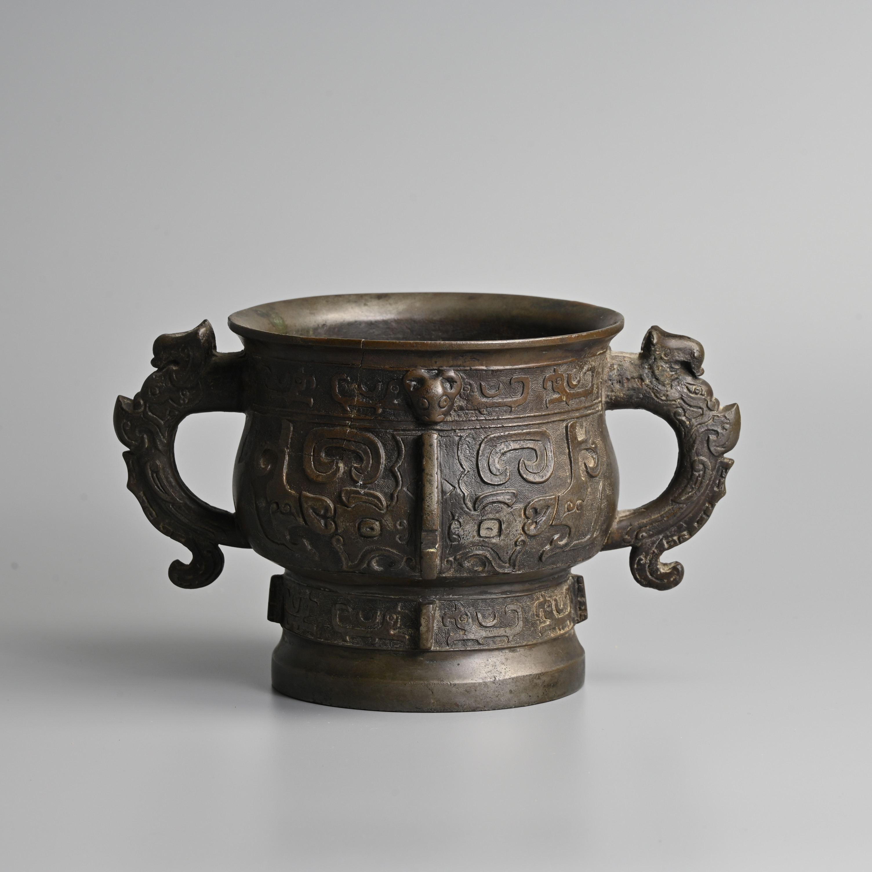 A CHINESE ARCHAISTIC BRONZE TWIN HANDLED CENSER, GUI, MING DYNASTY ...