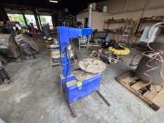 SEMI-AUTOMATIC TIRE CHANGER MODEL 560