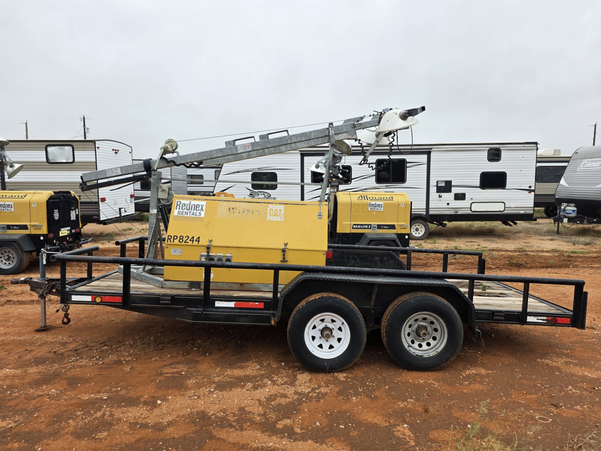 2010 BUCK DANDY CO. FLATBED WITH LIGHT PLANT - Image 8 of 16
