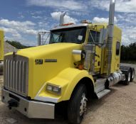 2015 KENWORTH T800 FLAT-TOP SLEEPER TRUCK