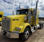 2014 KENWORTH T800 FLAT-TOP SLEEPER TRUCK