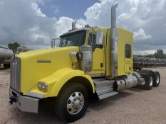 2015 KENWORTH T800 FLAT-TOP SLEEPER TRUCK
