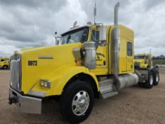 2016 KENWORTH T800 FLAT-TOP SLEEPER TRUCK (GLIDER)