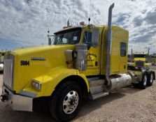 2016 KENWORTH T800 FLAT-TOP SLEEPER TRUCK (GLIDER)