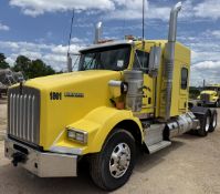 2015 KENWORTH T800 FLAT-TOP SLEEPER TRUCK