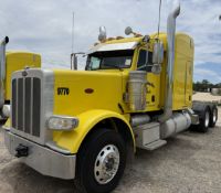 2015 PETERBILT 389 MID-ROOF SLEEPER TRUCK (GLIDER)