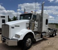 2016 KENWORTH T800 FLAT-TOP SLEEPER TRUCK