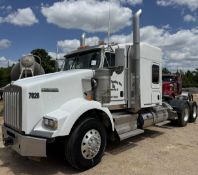 2016 KENWORTH T800 FLAT-TOP SLEEPER TRUCK