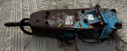 HYDRAULIC BREAKER/HAMMER ATTACHMENT