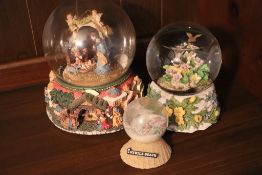 DECORATIVE GLOBES