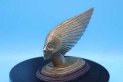 ANTIQUES, HOLLYWOOD AND JEWELRY