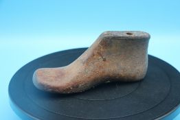 ANTIQUE SHOE FORM