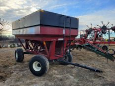 M&W 4250 Gravity Bin Wagon