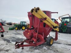 New Holland 352 Grinder Mixer