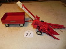 Ertl International Corn Picker & Wagon