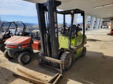 Clark CMP25 Forklift 'AS-IS - For Parts or Repair'