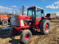 International 1086 Cab Tractor