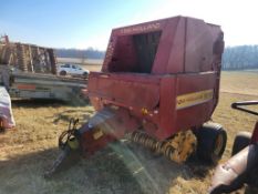 New Holland 650 Round Baler