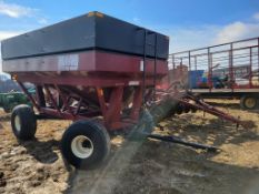 M&W 4250 Gravity Bin Wagon