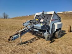 New Idea 484 Round Baler 'Works Good'