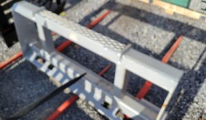 EZ Dual Prong Bale Spear 'New'