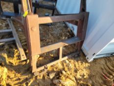 Dual Prong Bale Spear