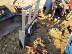 Dual Prong Bale Spear