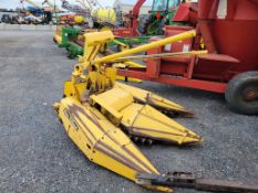 New Holland 824 Corn Head