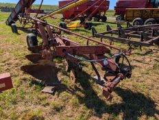 International 710 Moldboard Plow
