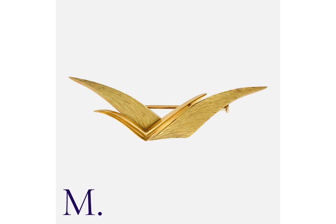 HERMES. A Gold Abstract Brooch in 18K yellow gold with an overlapping winged design - one smooth and