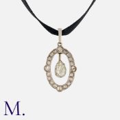 An Art Deco Diamond Pendant in 18K gold, with an old pear cut diamond weighing approx. 0.25ct set on