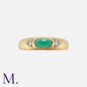VAN CLEEF & ARPELS. A Chryoprase and Diamond Ring in 18K yellow gold, set with a cabochon