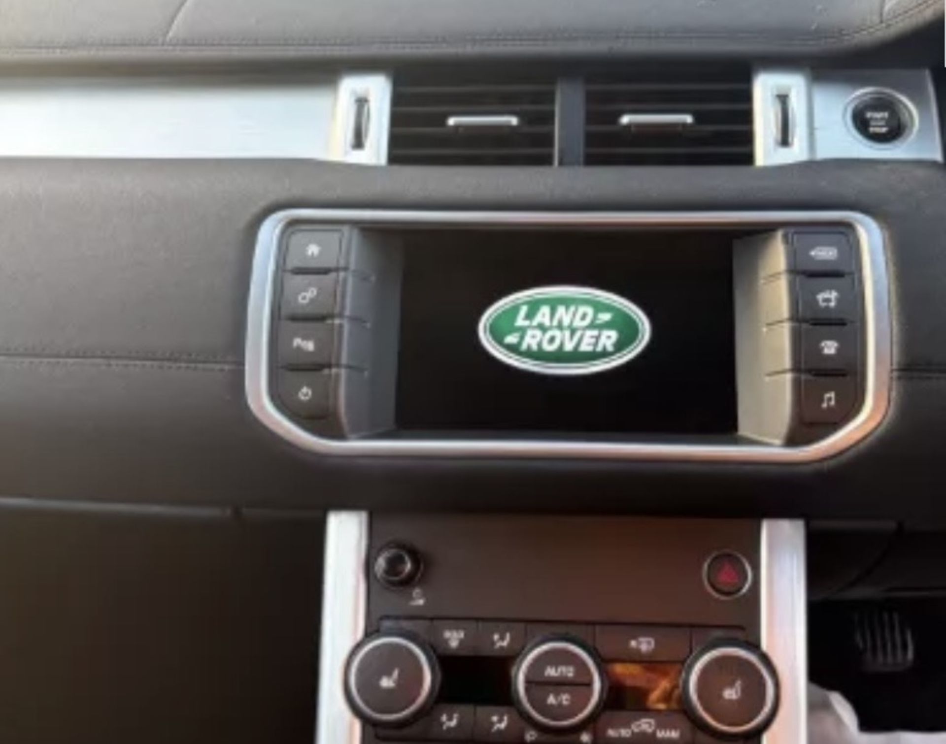 (ON SALE) RANGE ROVER EVOQUE 2.0 SE TECH (67 REG) * SERVICE HISTORY * AUTO S/S * SAT NAV * 2 OWNERS - Image 10 of 13
