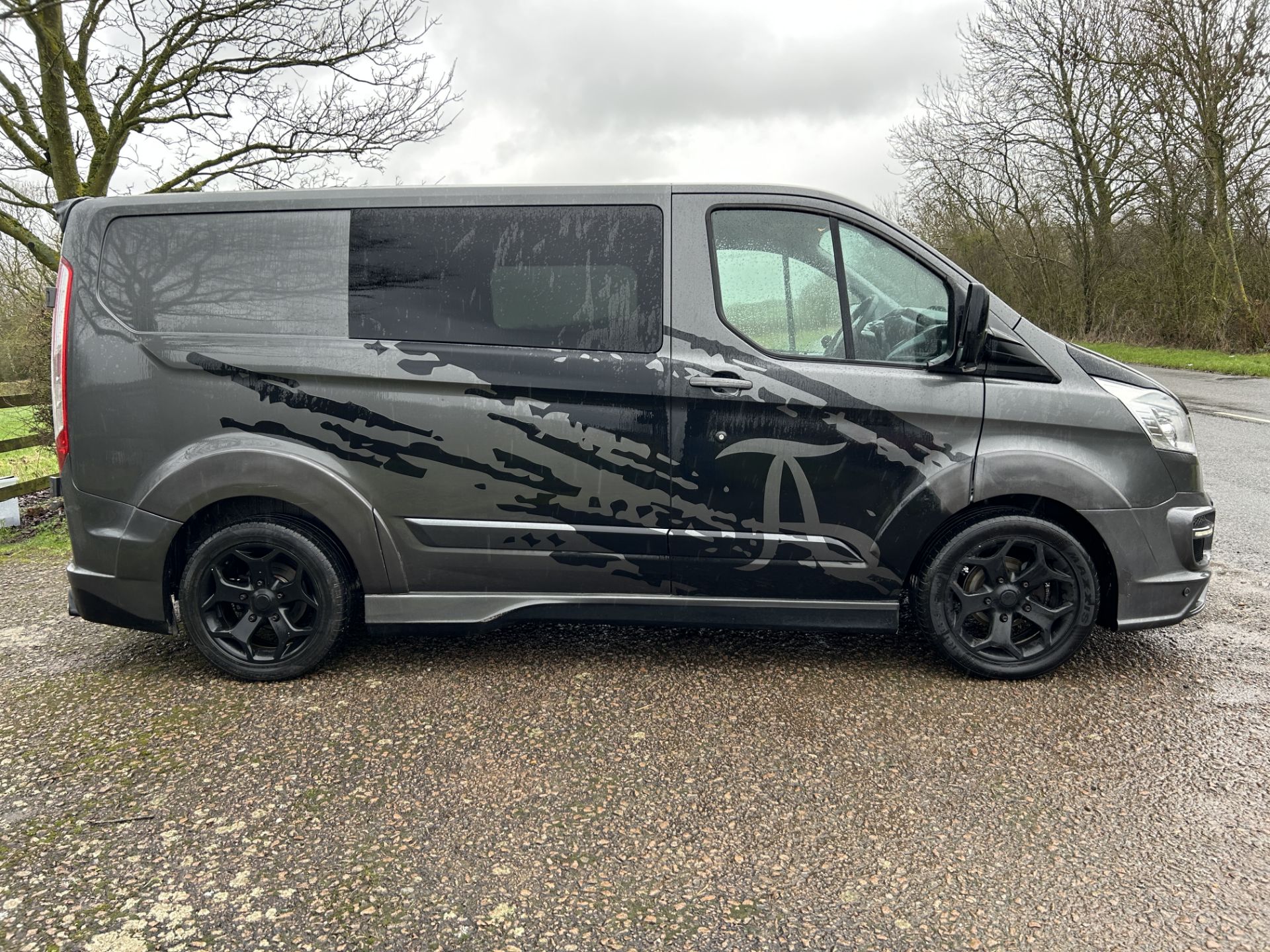 (ON SALE) FORD TRANSIT CUSTOM LIMITED 2.2 TDCI 125 270 SWB (16 REG) CREW VAN * 2 OWNERS FROM NEW !!! - Image 2 of 21