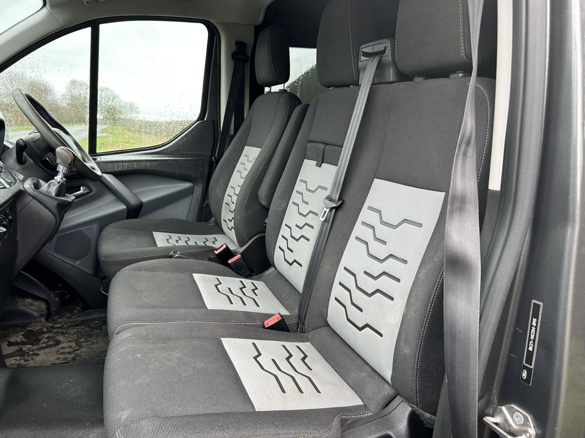 (ON SALE) FORD TRANSIT CUSTOM LIMITED 2.2 TDCI 125 270 SWB (16 REG) CREW VAN * 2 OWNERS FROM NEW !!! - Image 11 of 21