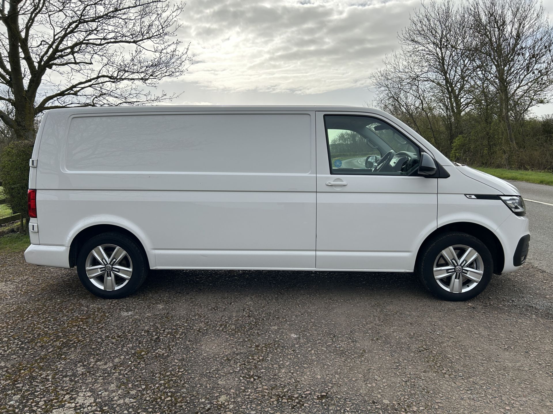 Vw Transporter R32 VOLKSWAGEN E TRANSPORTER T32 (21 REG) *AUTO* LWB PANEL VAN * ALLOY ...