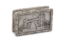ELIZABETH II SILVER SNUFF BOX, MAKER M W, LONDON 1973